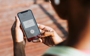 A person using the SSi app on a mobile device